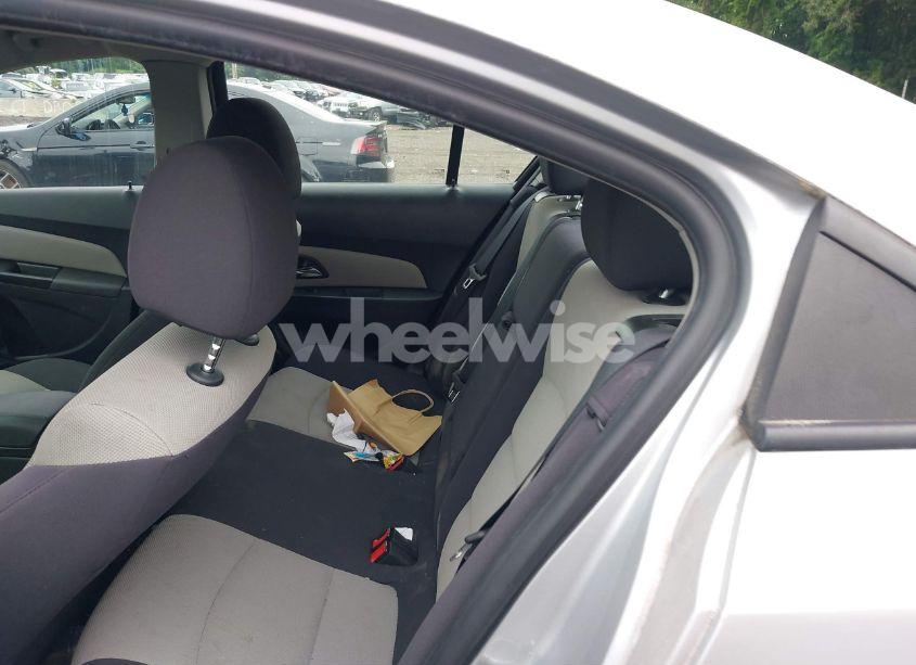 Photo 8 of 2014 Chevrolet Cruze LS AUTO (VIN 1G1PA5SG6E7207177)