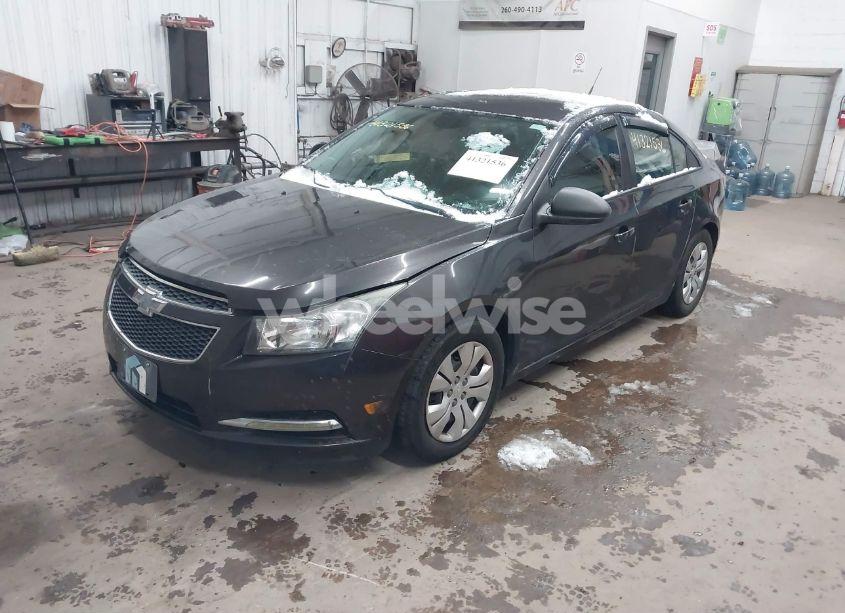 Photo 2 of 2014 Chevrolet Cruze LS AUTO (VIN 1G1PA5SG6E7227610)