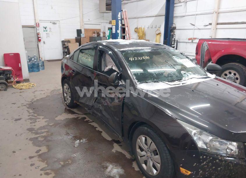 Photo 6 of 2014 Chevrolet Cruze LS AUTO (VIN 1G1PA5SG6E7227610)