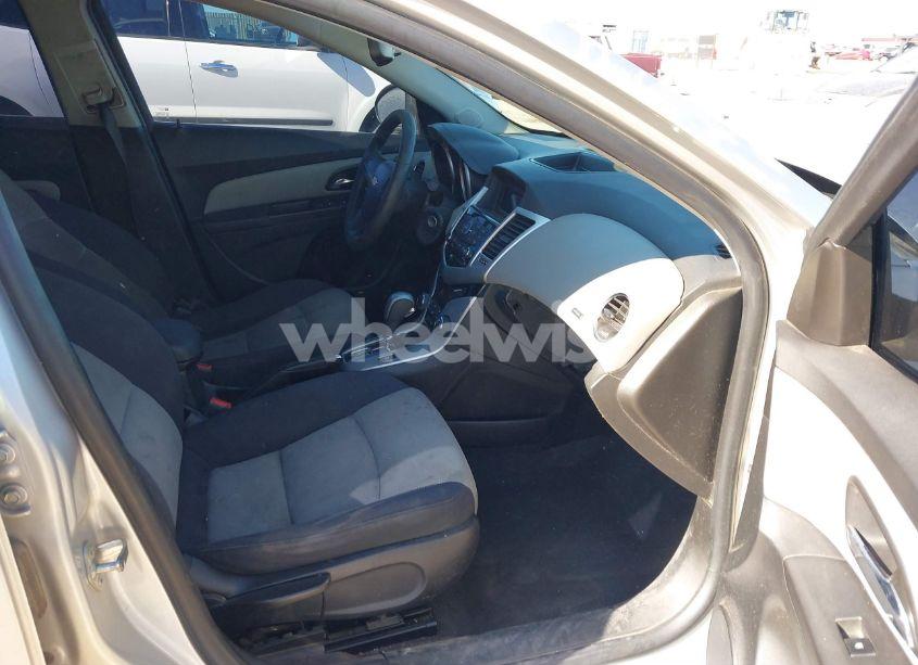 Photo 5 of 2014 Chevrolet Cruze LS AUTO (VIN 1G1PA5SG6E7449483)