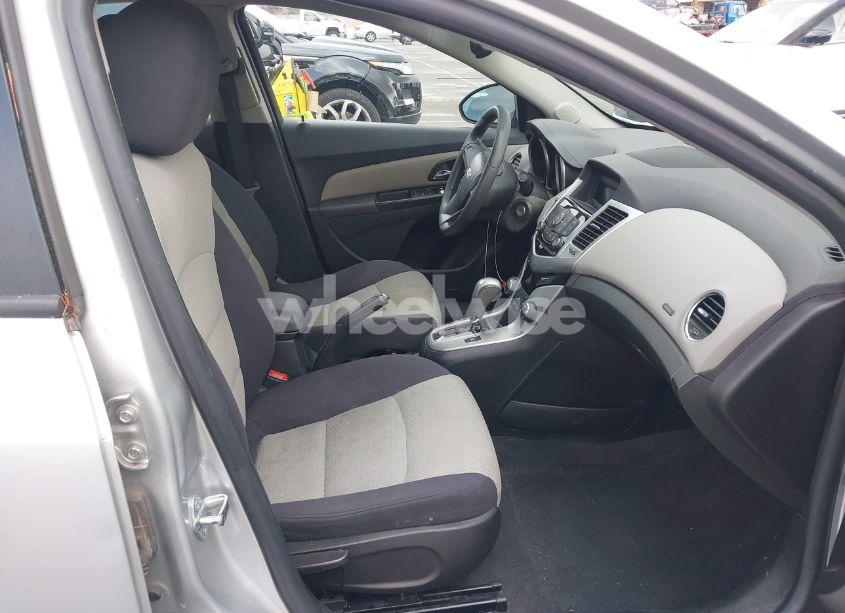Photo 5 of 2015 Chevrolet Cruze LS AUTO (VIN 1G1PA5SG6F7154868)