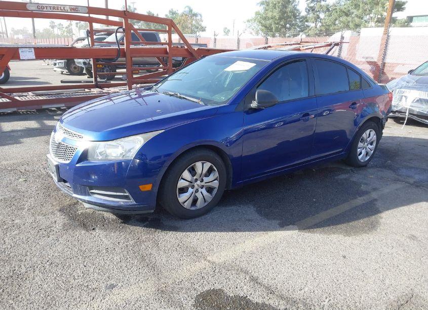 Photo 2 of 2013 Chevrolet Cruze LS AUTO (VIN 1G1PA5SG7D7121181)