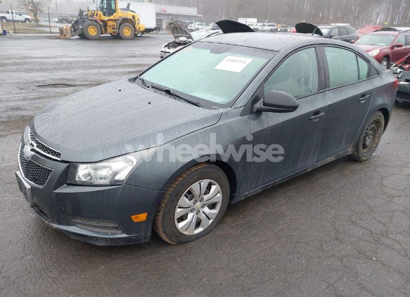 Photo 2 of 2013 Chevrolet Cruze LS AUTO (VIN 1G1PA5SG7D7200494)