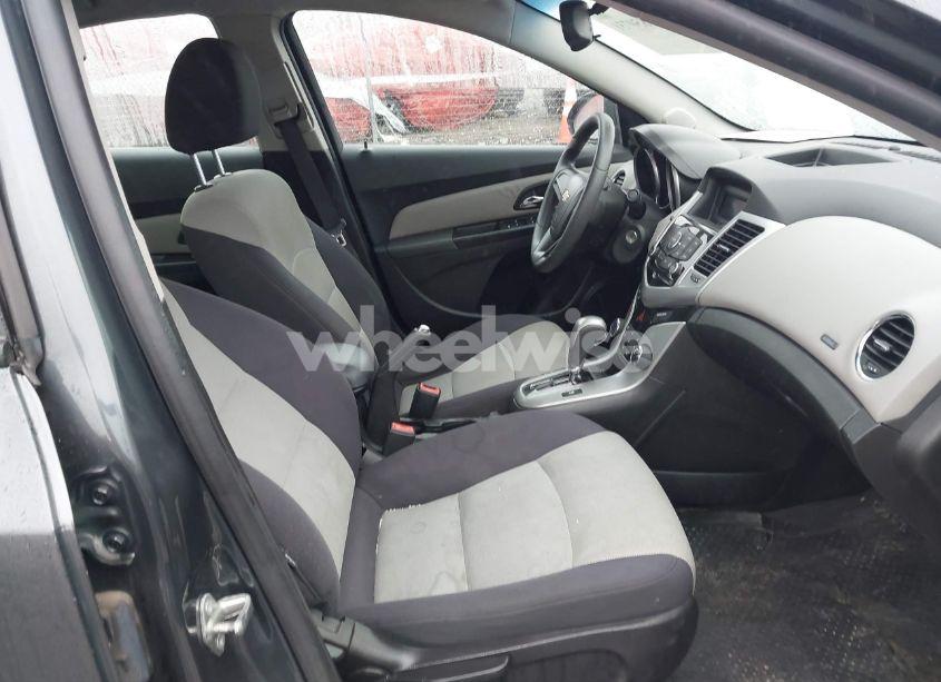 Photo 5 of 2013 Chevrolet Cruze LS AUTO (VIN 1G1PA5SG7D7200494)