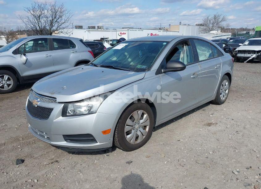 Photo 2 of 2013 Chevrolet Cruze LS AUTO (VIN 1G1PA5SG7D7275938)