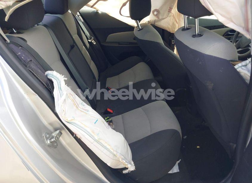 Photo 8 of 2013 Chevrolet Cruze LS AUTO (VIN 1G1PA5SG7D7275938)