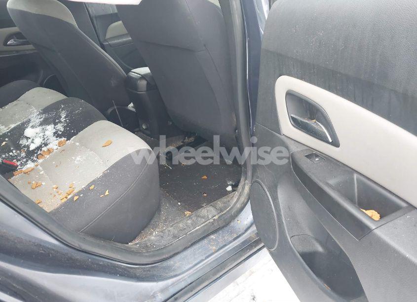 Photo 8 of 2013 Chevrolet Cruze LS AUTO (VIN 1G1PA5SG7D7292500)