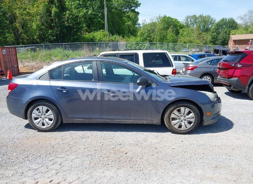 Photo 13 of 2013 Chevrolet Cruze LS AUTO (VIN 1G1PA5SG7D7297955)