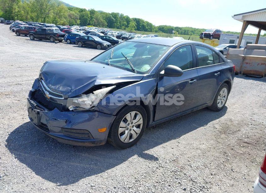 Photo 2 of 2013 Chevrolet Cruze LS AUTO (VIN 1G1PA5SG7D7297955)