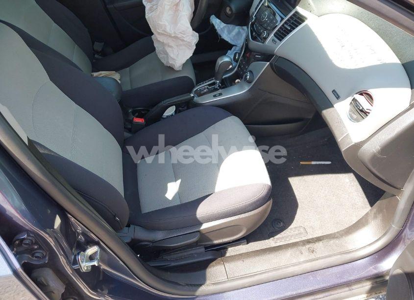 Photo 5 of 2013 Chevrolet Cruze LS AUTO (VIN 1G1PA5SG7D7297955)