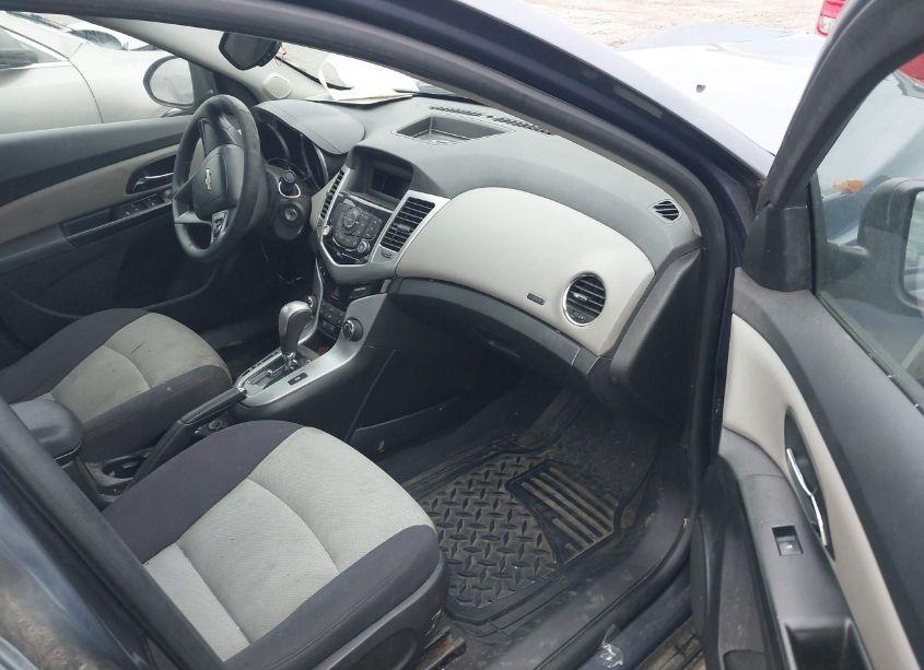 Photo 5 of 2013 Chevrolet Cruze LS AUTO (VIN 1G1PA5SG7D7318609)