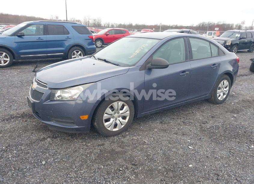 Photo 2 of 2013 Chevrolet Cruze LS AUTO (VIN 1G1PA5SG7D7325012)