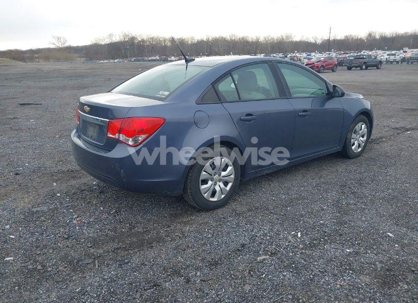Photo 4 of 2013 Chevrolet Cruze LS AUTO (VIN 1G1PA5SG7D7325012)