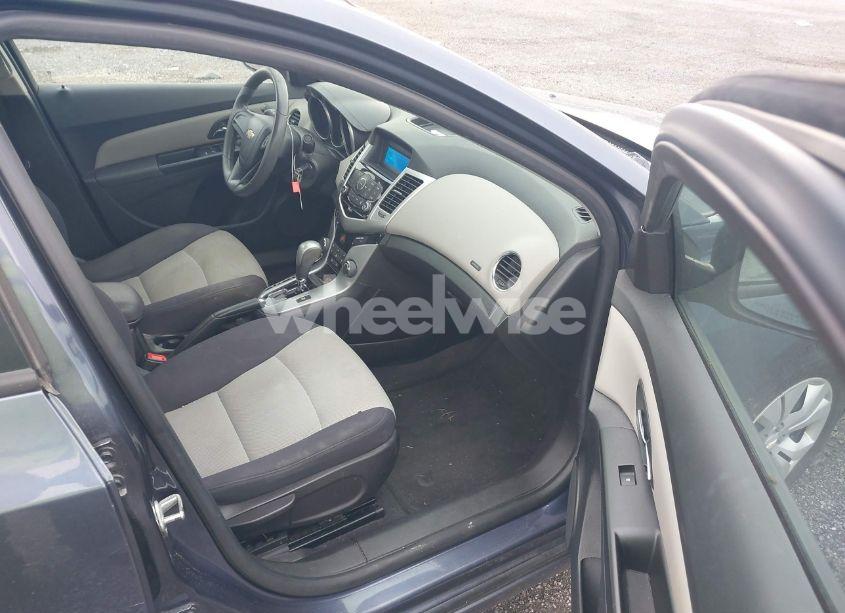Photo 5 of 2013 Chevrolet Cruze LS AUTO (VIN 1G1PA5SG7D7325012)