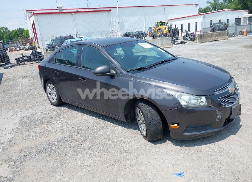 2014 Chevrolet Cruze LS AUTO (VIN 1G1PA5SG7E7143313) main photo