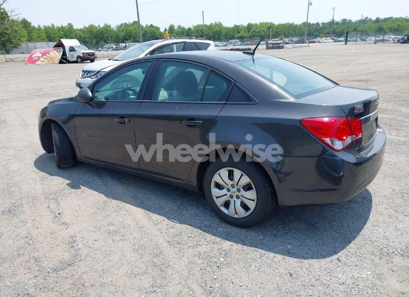 Photo 3 of 2014 Chevrolet Cruze LS AUTO (VIN 1G1PA5SG7E7143313)