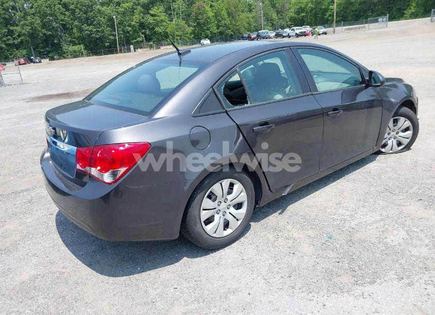 Photo 4 of 2014 Chevrolet Cruze LS AUTO (VIN 1G1PA5SG7E7143313)