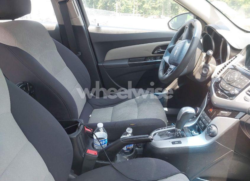 Photo 5 of 2014 Chevrolet Cruze LS AUTO (VIN 1G1PA5SG7E7143313)