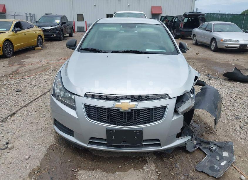 Photo 12 of 2014 Chevrolet Cruze LS AUTO (VIN 1G1PA5SG7E7154005)