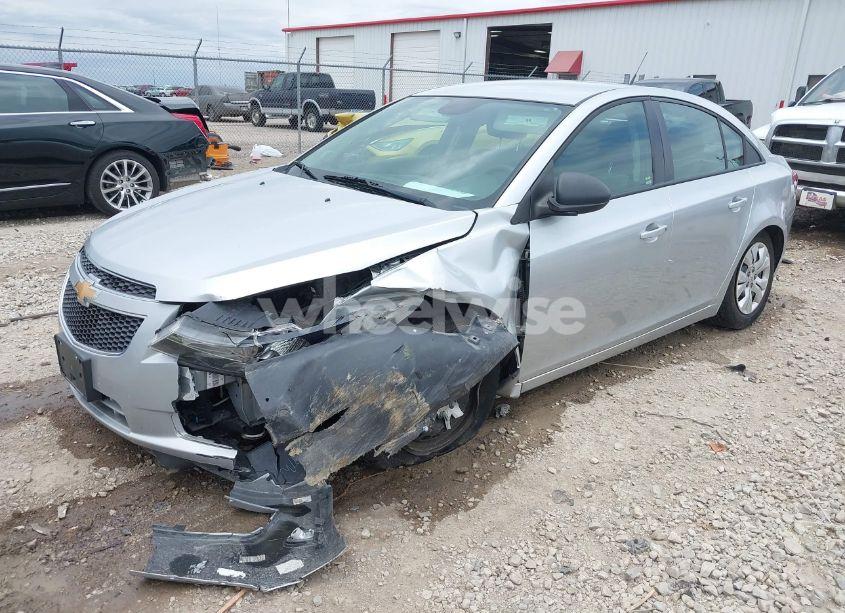 Photo 2 of 2014 Chevrolet Cruze LS AUTO (VIN 1G1PA5SG7E7154005)