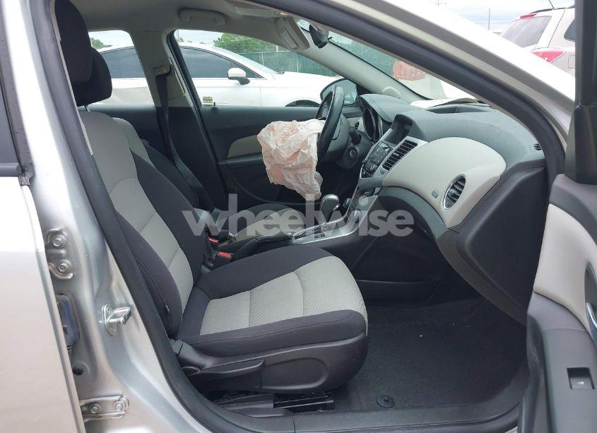 Photo 5 of 2014 Chevrolet Cruze LS AUTO (VIN 1G1PA5SG7E7154005)