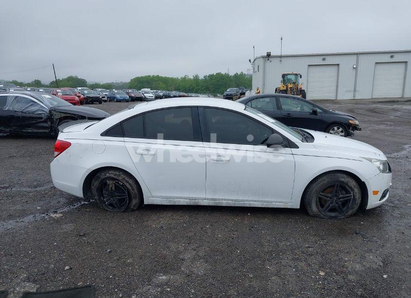 Photo 13 of 2014 Chevrolet Cruze LS AUTO (VIN 1G1PA5SG7E7218513)