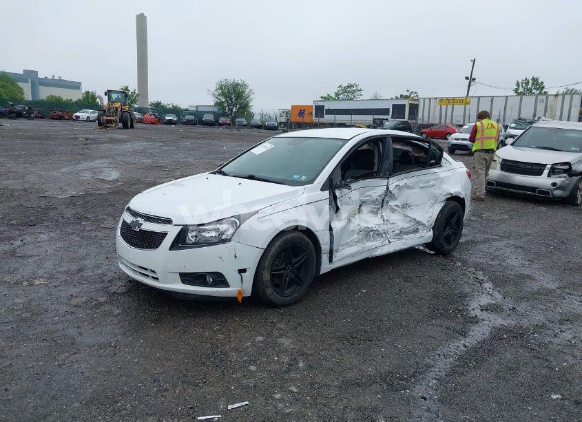 Photo 2 of 2014 Chevrolet Cruze LS AUTO (VIN 1G1PA5SG7E7218513)