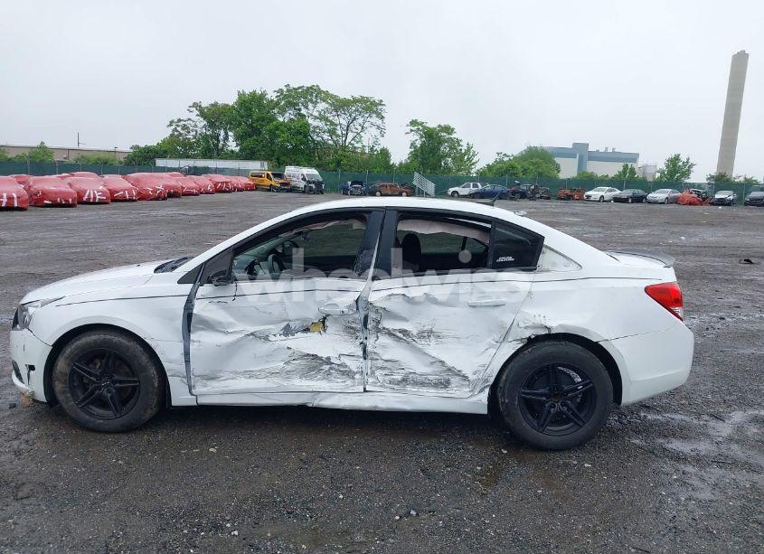 Photo 6 of 2014 Chevrolet Cruze LS AUTO (VIN 1G1PA5SG7E7218513)