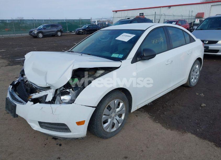Photo 2 of 2014 Chevrolet Cruze LS AUTO (VIN 1G1PA5SG7E7255108)