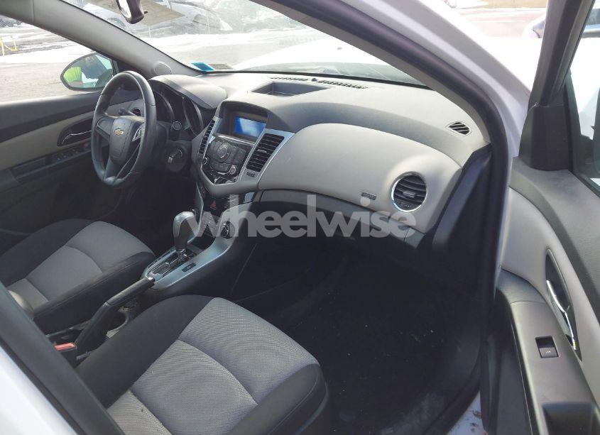 Photo 5 of 2014 Chevrolet Cruze LS AUTO (VIN 1G1PA5SG7E7255108)