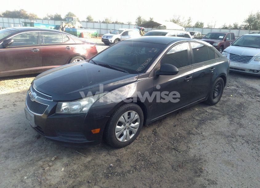 Photo 2 of 2014 Chevrolet Cruze LS AUTO (VIN 1G1PA5SG7E7349506)