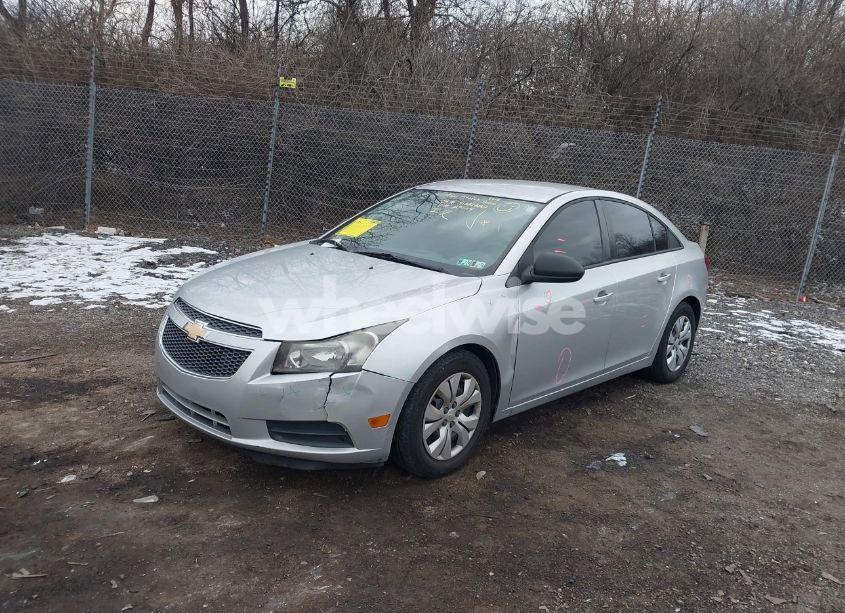 Photo 2 of 2013 Chevrolet Cruze LS AUTO (VIN 1G1PA5SG8D7291114)