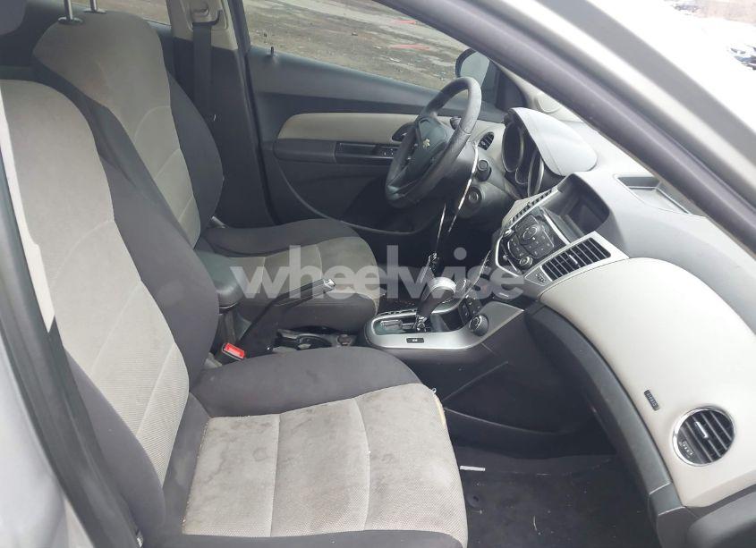 Photo 5 of 2013 Chevrolet Cruze LS AUTO (VIN 1G1PA5SG8D7291114)