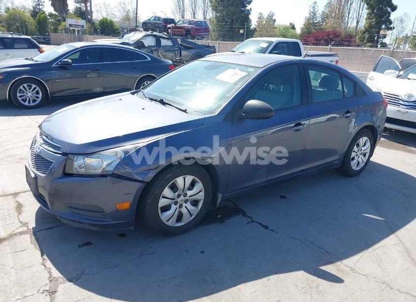 Photo 2 of 2013 Chevrolet Cruze LS AUTO (VIN 1G1PA5SG8D7298080)