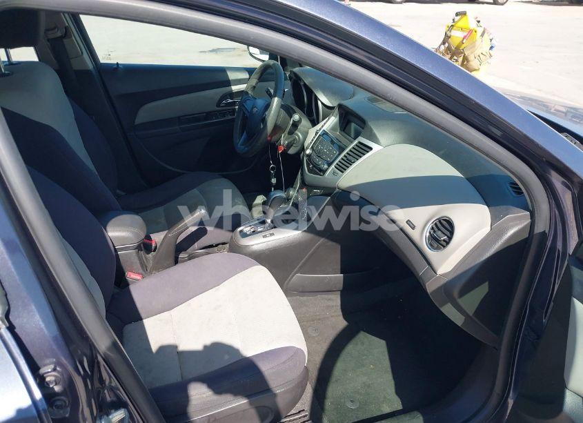 Photo 5 of 2013 Chevrolet Cruze LS AUTO (VIN 1G1PA5SG8D7298080)