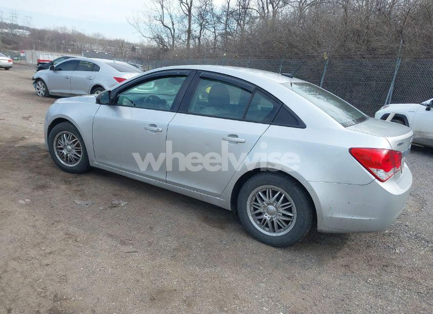 Photo 3 of 2013 Chevrolet Cruze LS AUTO (VIN 1G1PA5SG8D7302872)