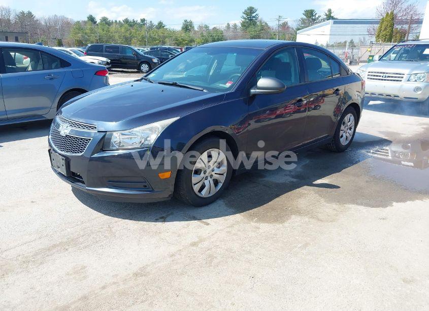 Photo 2 of 2014 Chevrolet Cruze LS AUTO (VIN 1G1PA5SG8E7138931)