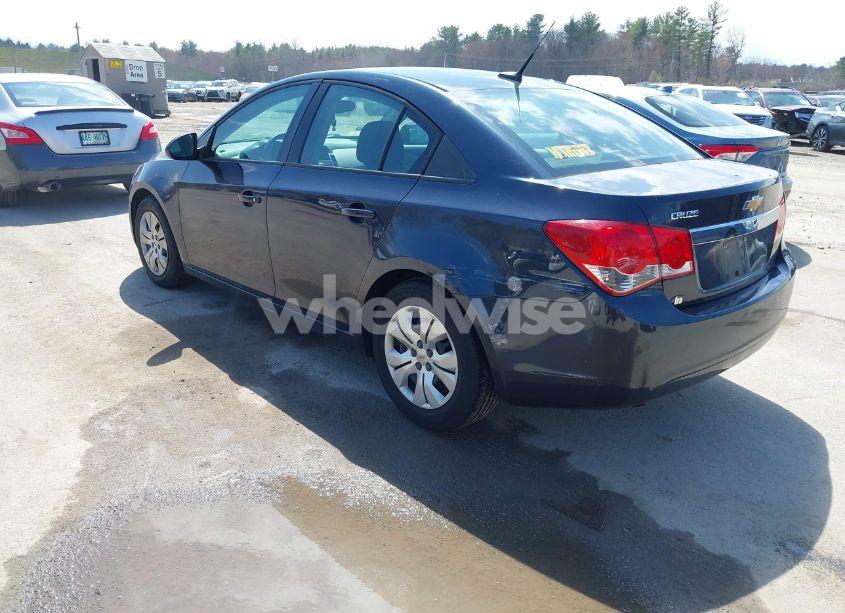 Photo 3 of 2014 Chevrolet Cruze LS AUTO (VIN 1G1PA5SG8E7138931)