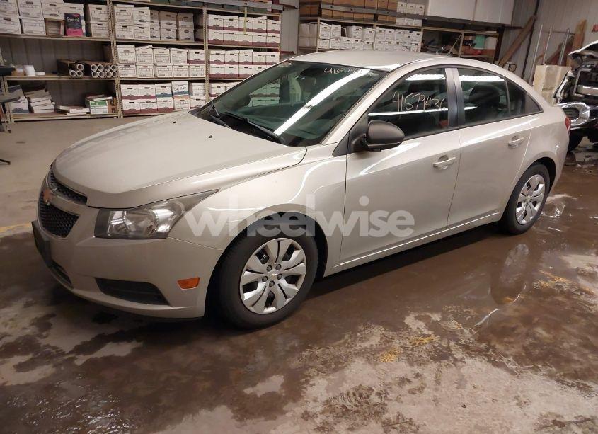Photo 2 of 2014 Chevrolet Cruze LS AUTO (VIN 1G1PA5SG8E7201848)