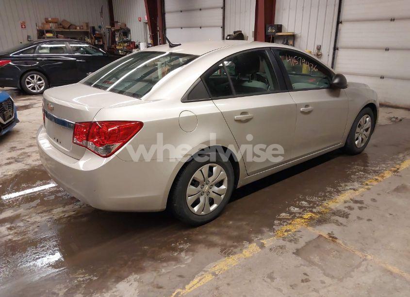 Photo 4 of 2014 Chevrolet Cruze LS AUTO (VIN 1G1PA5SG8E7201848)