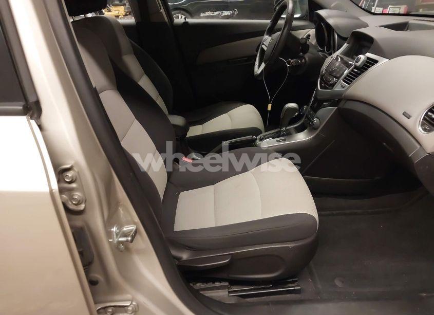 Photo 5 of 2014 Chevrolet Cruze LS AUTO (VIN 1G1PA5SG8E7201848)