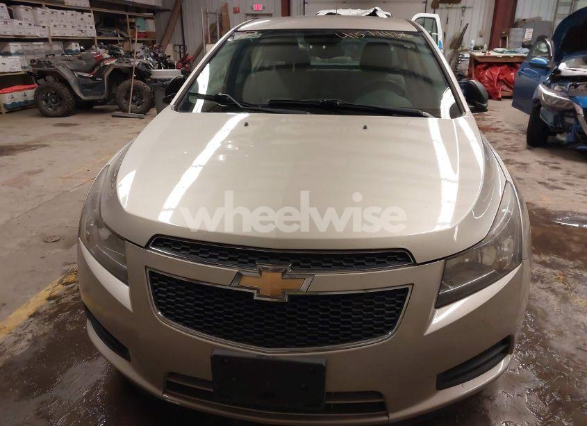 Photo 6 of 2014 Chevrolet Cruze LS AUTO (VIN 1G1PA5SG8E7201848)