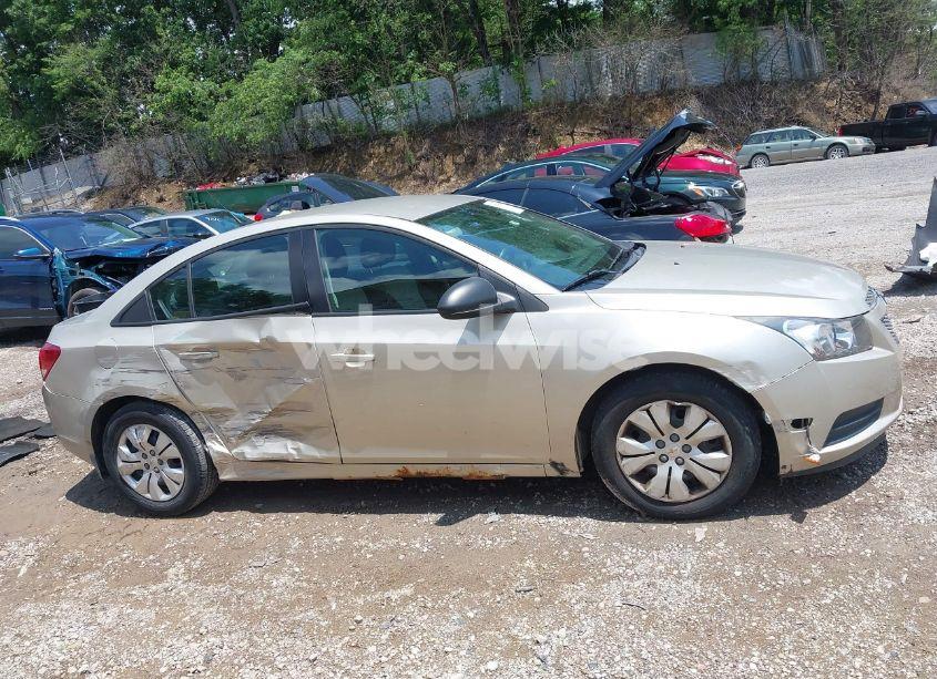 Photo 13 of 2014 Chevrolet Cruze LS AUTO (VIN 1G1PA5SG8E7220464)