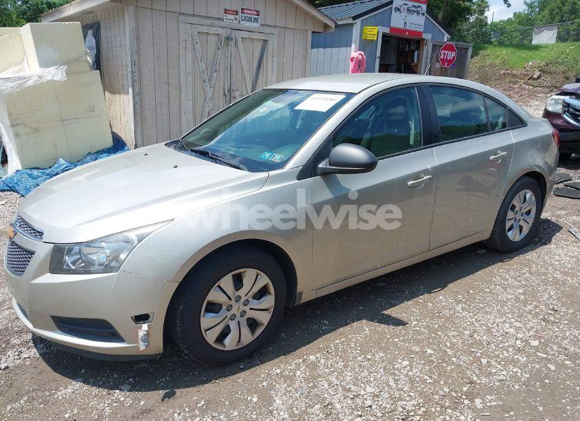 Photo 2 of 2014 Chevrolet Cruze LS AUTO (VIN 1G1PA5SG8E7220464)