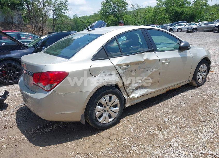Photo 4 of 2014 Chevrolet Cruze LS AUTO (VIN 1G1PA5SG8E7220464)