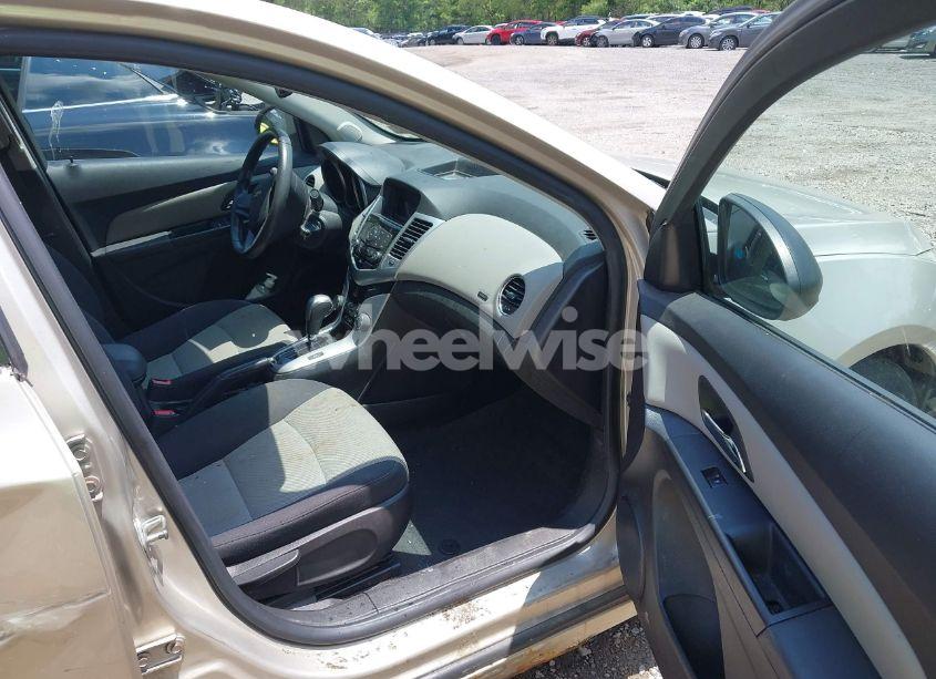 Photo 5 of 2014 Chevrolet Cruze LS AUTO (VIN 1G1PA5SG8E7220464)