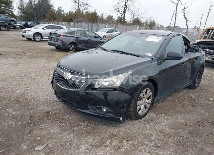 Photo 2 of 2014 Chevrolet Cruze LS AUTO (VIN 1G1PA5SG8E7260687)