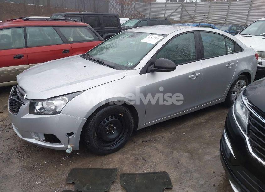 Photo 2 of 2014 Chevrolet Cruze LS AUTO (VIN 1G1PA5SG8E7292460)