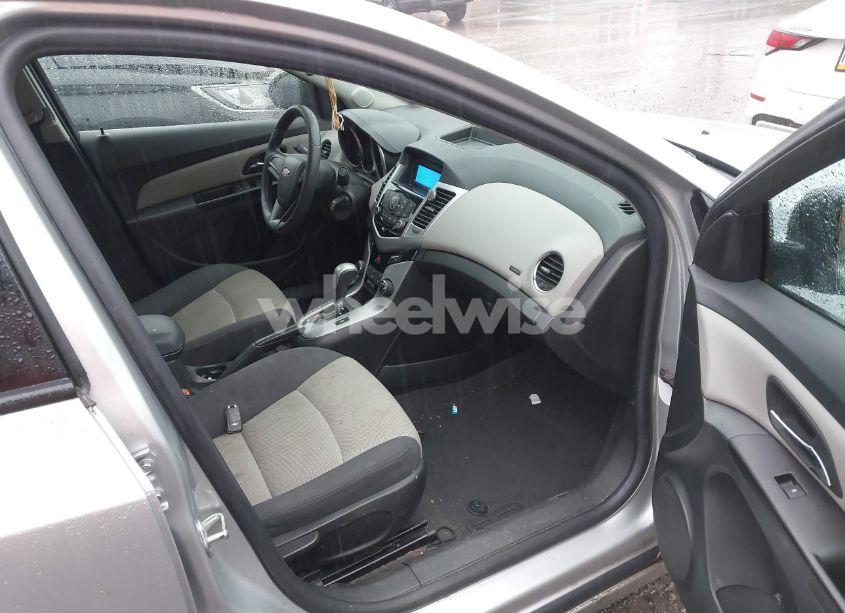 Photo 5 of 2014 Chevrolet Cruze LS AUTO (VIN 1G1PA5SG8E7292460)