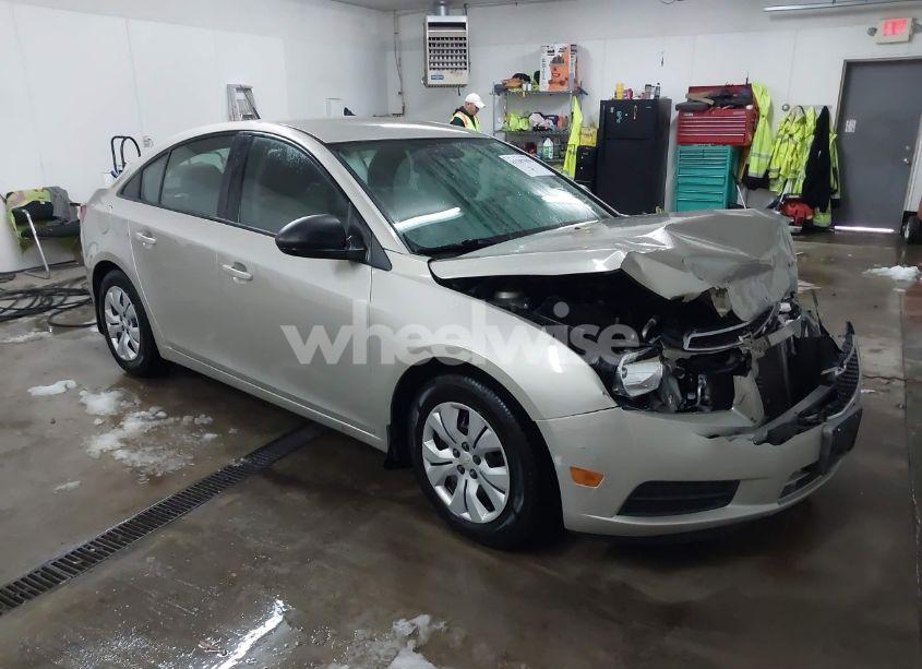 2014 Chevrolet Cruze LS AUTO (VIN 1G1PA5SG8E7419319) main photo